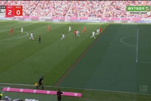 PM体育官网-改判过山车萨内被最后一人拉倒，主裁回看后判越位取消黄牌